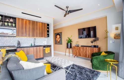 Emiliano Zapata Condo | Big corner balcony, pool & gym