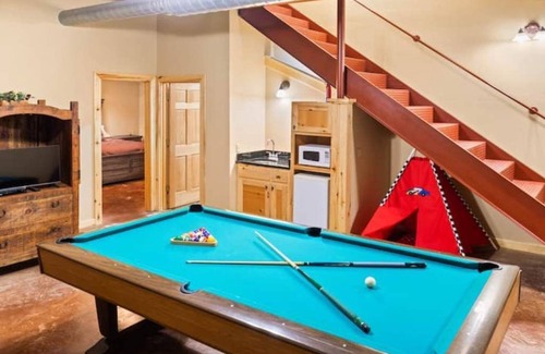 Shallowater House | Big Country Rustic Retreat 16 +