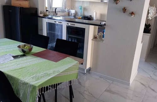 Kardamena Apartment | Big cozy apatrtment with private garden, 50ft from beach, 10 min from airport