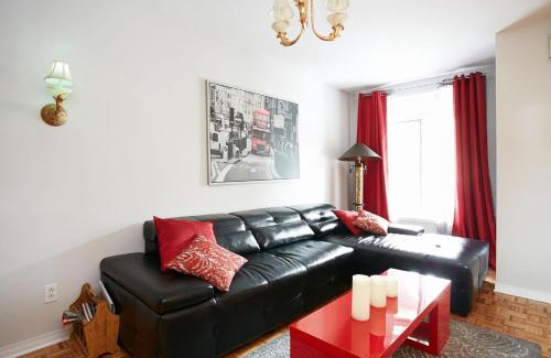 Cote-Saint-Paul House | Big Cozy House