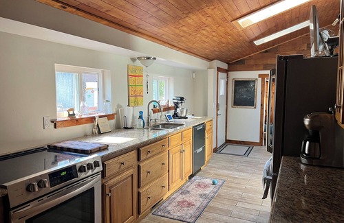 Sister Lakes House | Big Crooked Lake home Charming 3-bedroom house with access to Big Crooked Lake.