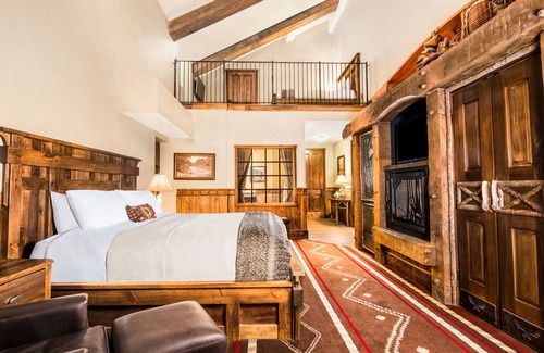 Pinch District Hotel | Big Cypress Lodge
