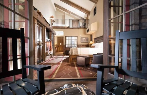 Pinch District Hotel | Big Cypress Lodge