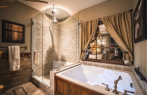 Pinch District Hotel | Big Cypress Lodge