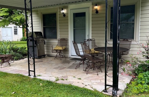 Damascus Apartment | Big Dam Room right off VA Creeper Trail Damascus