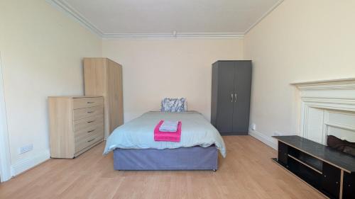 West Bridgford House | big double bedroom near football and cricket ground and railwaystation 59