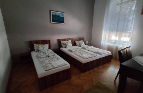 Satu Mare Apartment | Big Family Apartment is a central apartment in Satu Mare Apartments building.