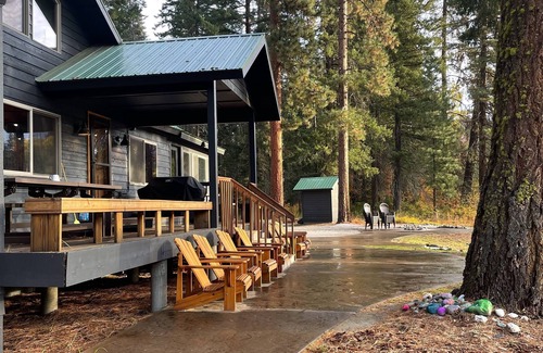 Leavenworth Cabin | Big Family Cabin on the River's Edge