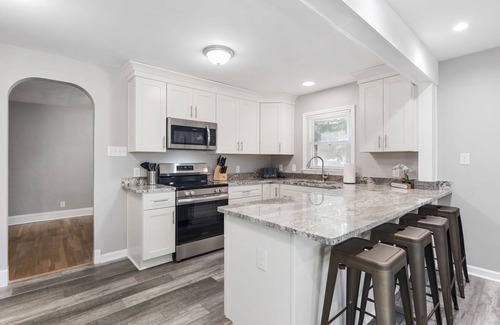 Buckroe Beach House | Big Family Getaway - Walk to the Beach! Sleeps 10!
