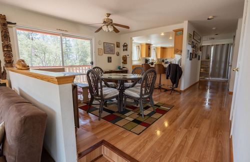 Oakhurst House | Big family-sized cabin located 15 miles from south gate of Yosemite or Bass Lake
