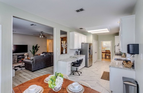 Lewisville House | Big family-sized lovely traditional house. 14 minutes to DFW Airport!