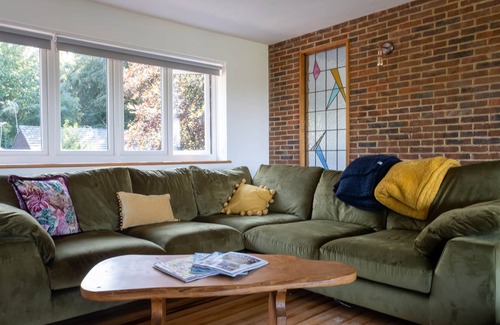 New Forest District Cottage | Big farmhouse gives guests proper coast and country living..