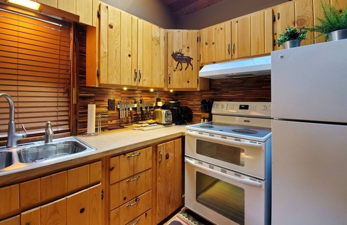 Drake House | Big Foot Bungalow- Relax by the Big Thompson River