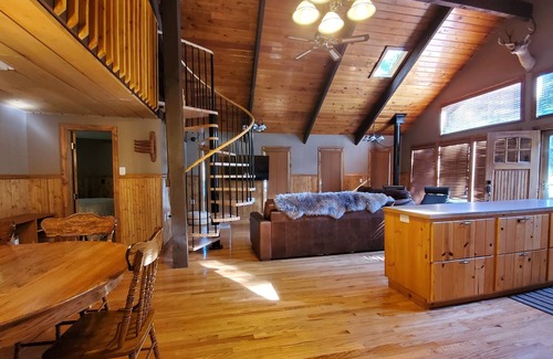 Drake House | Big Foot Bungalow- Relax by the Big Thompson River