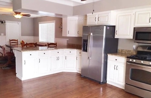 Templeton House | Big Green House 4bdrm - 3 bath with Pool Table