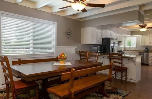 Templeton House | Big Green House 4bdrm - 3 bath with Pool Table