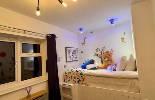 Stonehouse House | Big groups 20+, XL HotTub, Cinema, Arcade, Games