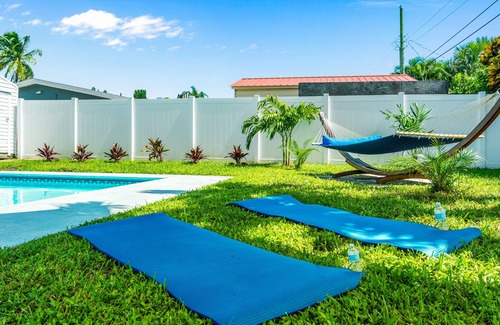 Tropic Palms House | Big heated salt water pool house with easy access to the beach and Atlantic Ave