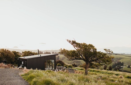 Okains Bay Cabin | Big Hill Luxury Retreat