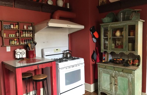 South Capitol House | Big Historic Home in Heart of Old Santa Fe, Quiet, Hot Tub,Private Walled Patio.