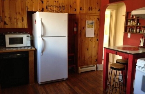 South Capitol House | Big Historic Home in Heart of Old Santa Fe, Quiet, Hot Tub,Private Walled Patio.