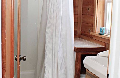 Wisdom Cabin | Big Hole Fishing, Sportsmen, Skiers, Cyclists, Hiking, camping, in Wisdom, MT.