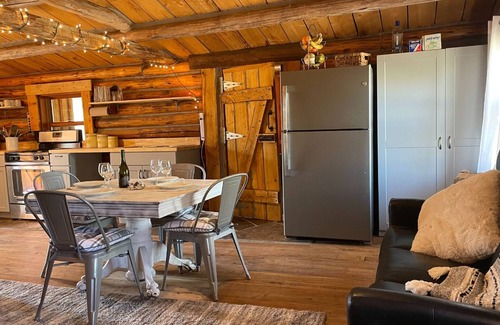 Glen Cabin | Big Hole Riverfront Retreat – A Secluded Fishing Paradise with 4 Cabins