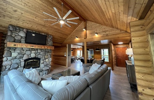 Island Park House | Big Horn Hideaway - 12 miles from YNP | Sun Room | New Remodel