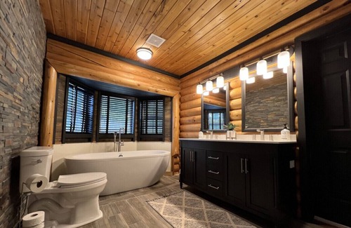 Island Park House | Big Horn Hideaway - 12 miles from YNP | Sun Room | New Remodel