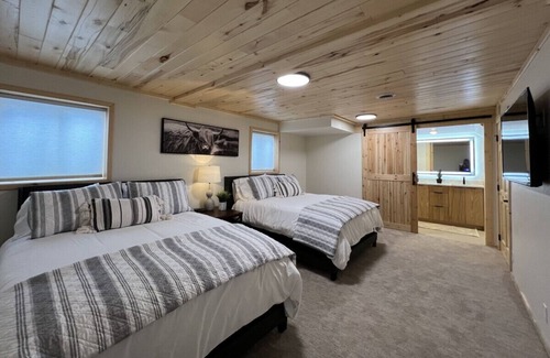 Island Park House | Big Horn Hideaway - 12 miles from YNP | Sun Room | New Remodel