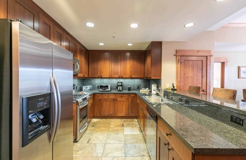 Truckee Condo | Big Horn Lodge 208 - Luxury, Slopeside at Village