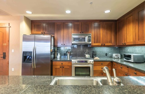 Truckee Condo | Big Horn Lodge 208 - Luxury, Slopeside at Village