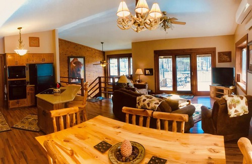Custer House | Big Horn Lodge - Rare Cabin Bordering Custer State Park - Absolute Seclusion and Serenity