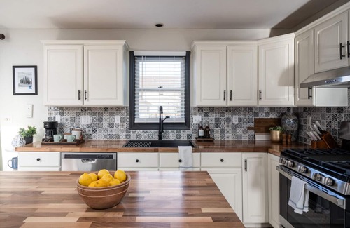 Kentwood House | Big House 2 Bedrooms in a House All to Yourself