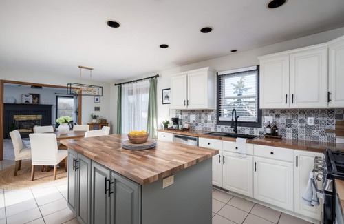Kentwood House | Big House 2 Bedrooms in a House All to Yourself