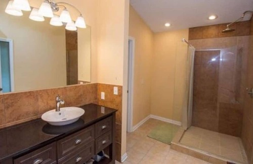 Granger House | Big House 7 Miles from ND