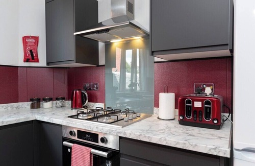 Middlesbrough House | Big House, and a lot to give!