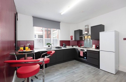 Middlesbrough House | Big House, and a lot to give!