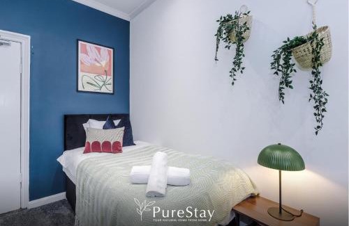 Worsbrough Bridge House | BIG House for Business Stays in Barnsley with 6-bedrooms & 8 Beds by PureStay