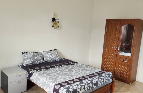 Quatre Bornes Bed & Breakfast | Big house located near metro center, hospital, and restaurants