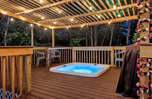 Long Pond House | Big House Pocono w/outdoor spa, Sauna, game room, BBQ, by Kalahari & Camelback