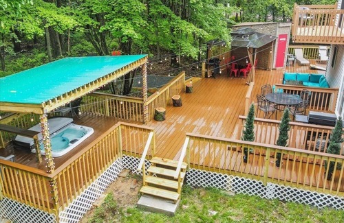 Long Pond House | Big House Pocono w/outdoor spa, Sauna, game room, BBQ, by Kalahari & Camelback