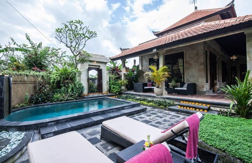 Sayan Villa | Big house Rumah Kelinci with two bedroom villa with private pool