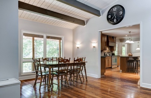 Cottondale House | BIG LakeHouse 15 min to Tuscaloosa, 14 beds, great fishing