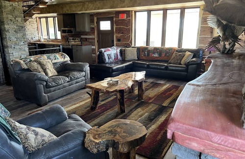 Pierre Cabin | Big Lodge on the prairie in the ♥️ of SD: Broken Arrow Farms - 9 BR, 8.5 BA