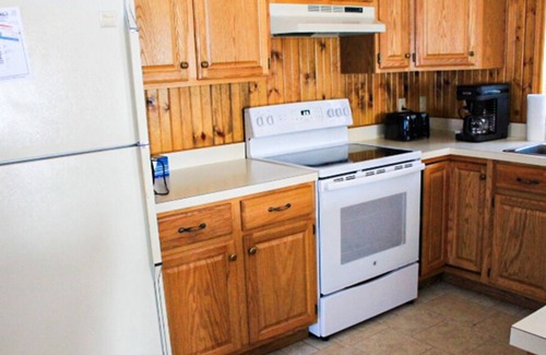Au Gres House | Big Lodge Sleeps 10, for family /Hunt & Fish - Private Dock w/ Lake Huron Access