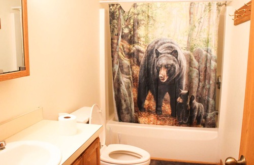 Au Gres House | Big Lodge Sleeps 10, for family /Hunt & Fish - Private Dock w/ Lake Huron Access