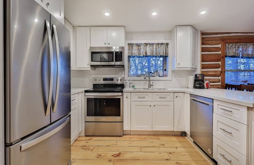 Buckhorn Cabin | Big Log Cabin Home right in town of Buckhorn