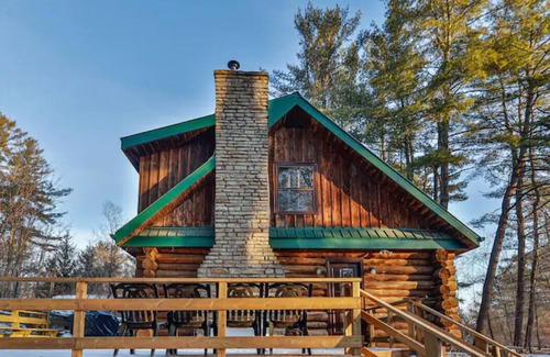 Buckhorn Cabin | Big Log Cabin Home right in town of Buckhorn