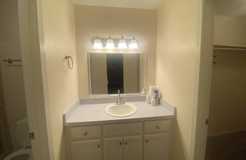 Lancaster House | Big Master Bedroom Studio-Like